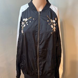 Torrid new look embroidered sateen bomber zipup jacket w 💀 skull back size 2